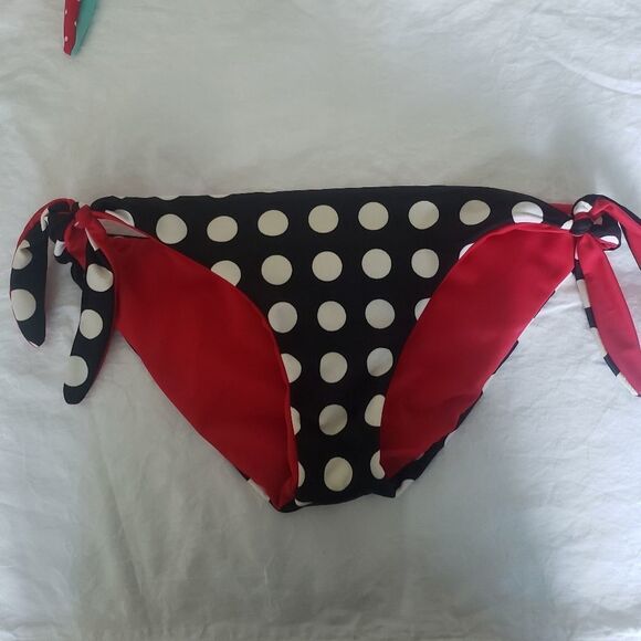 LOT reversible polkadot bikini bottoms - Picture 3 of 9